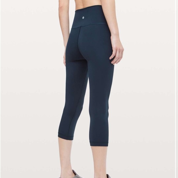 Lululemon Wunder Under Crop (Hi-Rise) *Full-On Luxtreme 21"
True Navy - Picture 1 of 9